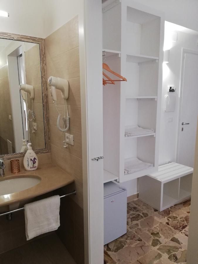 Ostuni Crispi House Hotel Luaran gambar
