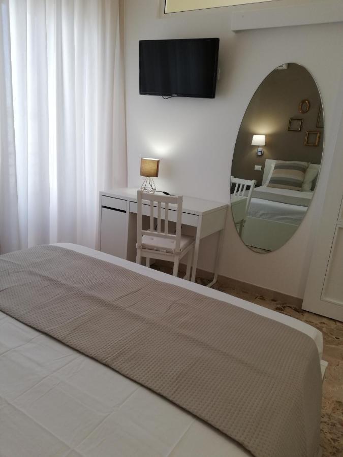 Ostuni Crispi House Hotel Luaran gambar