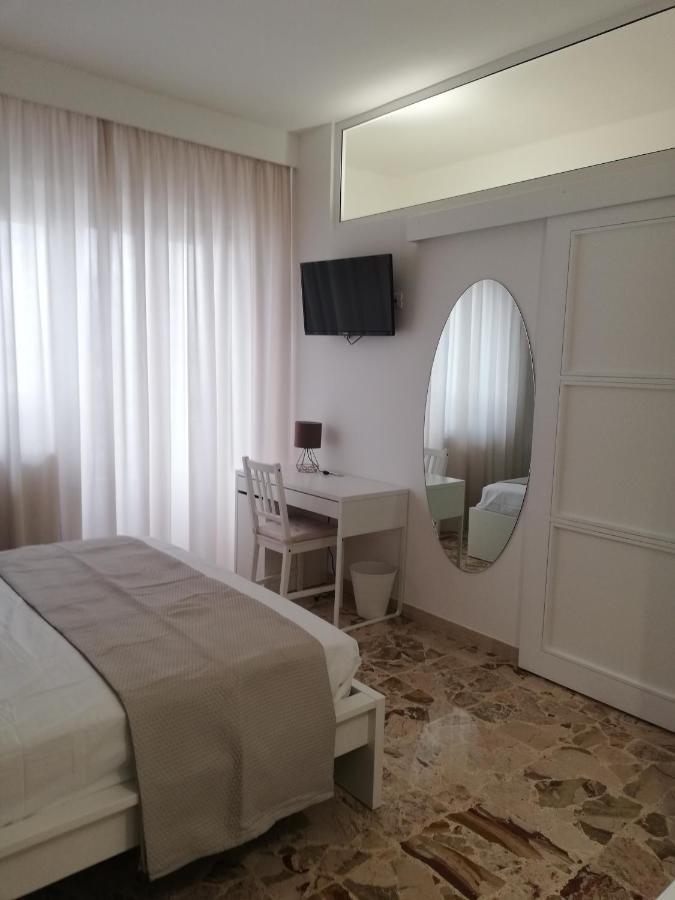 Ostuni Crispi House Hotel Luaran gambar